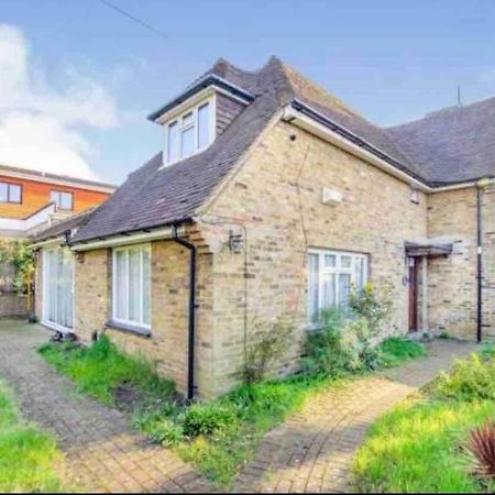 Lovely Cottage In The Heart Of Shirley- Croydon Kültér fotó