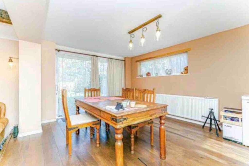 Lovely Cottage In The Heart Of Shirley- Croydon Kültér fotó