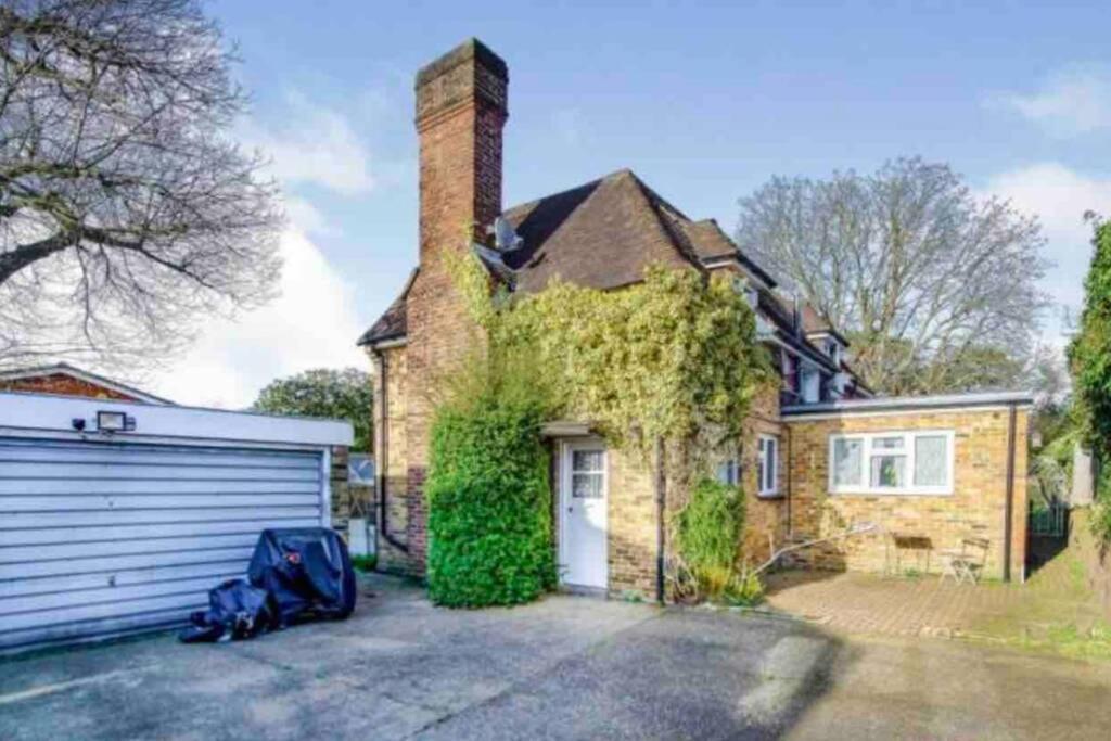 Lovely Cottage In The Heart Of Shirley- Croydon Kültér fotó