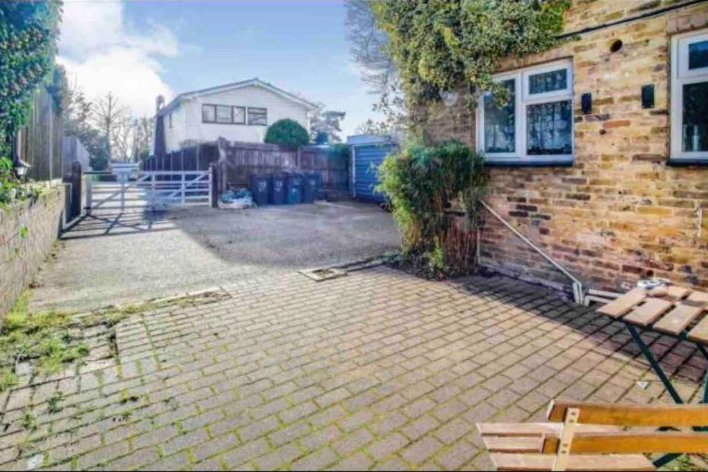 Lovely Cottage In The Heart Of Shirley- Croydon Kültér fotó